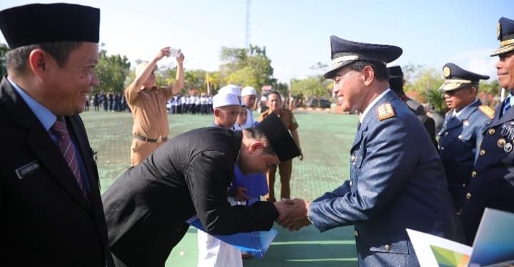 Para Mantan Kepala Dinas Perhubungan Terima Penghargaan pada Hari Perhubungan