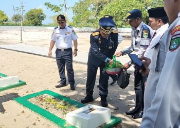 Harhubnas 2023, Jajaran Dinas Perhubungan Tanah Bumbu Ziarah ke Makam Pahlawan