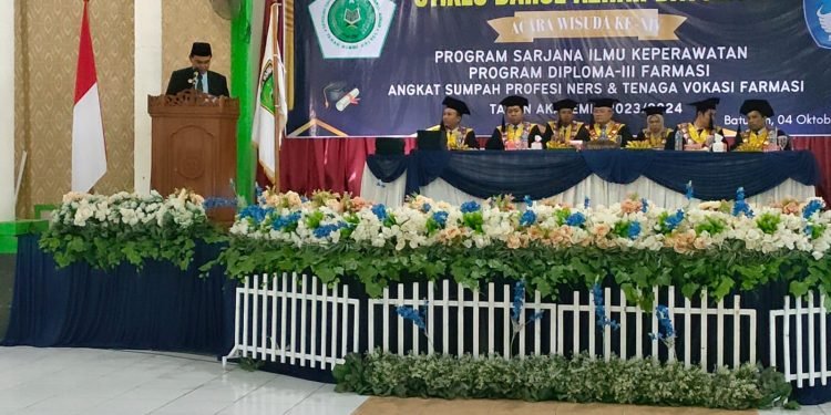 Bupati Tanah Bumbu Hadiri Wisuda ke-14 STIKES Darul Azhar Batulicin
