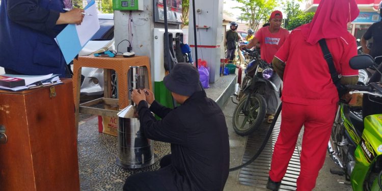Diskumdagri Tanah Bumbu Lakukan Pengawasan UTTP SPBU