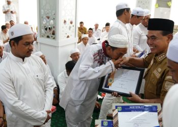 Bupati Tanah Bumbu Beri Penghargaan Geospasial sekaligus Launching Inovasi “Simple Plan”