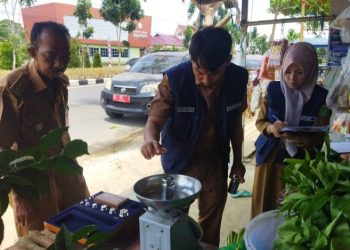 Dinas Kumdagri Tanah Bumbu Lakukan Pengawasan Metrologi Pedagang Rumahan