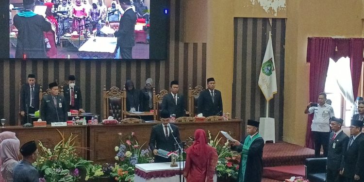 Made Ludya Edwi Santhy Dilantik PAW Anggota DPRD Tanah Bumbu