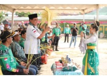 Abah Zairullah Buka Festival Layang-layang 2023 di Pagatan