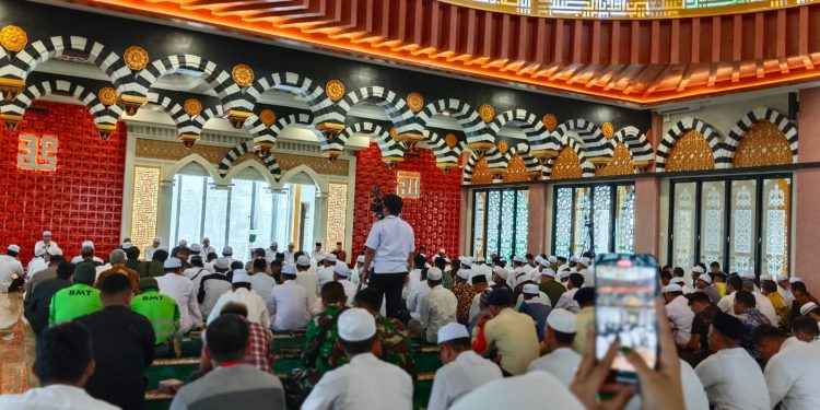 Masjid Ziyadatul Abrar Tanah Bumbu, Merupakan Masjid Terapung Ketujuh se- Indonesia