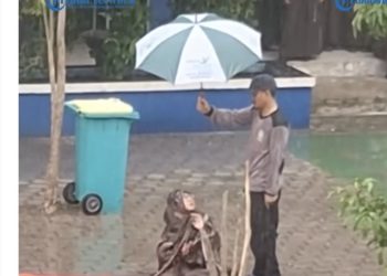 Masyaa Alloh, Guru Ini Masbuk Sholat Zuhur, Hujan Turun di Rakaat Terakhirnya, Gercep Satpam Ini Dipuji Nitizen