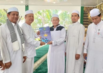 Pemenang Lomba Memeriahkan HUT KORPRI Terima Hadiah