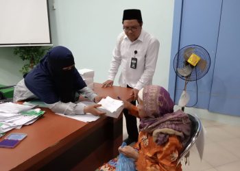 Baznas Kota Banjarmasin Bagikan Uang Tunai Kepada 700 Duafa