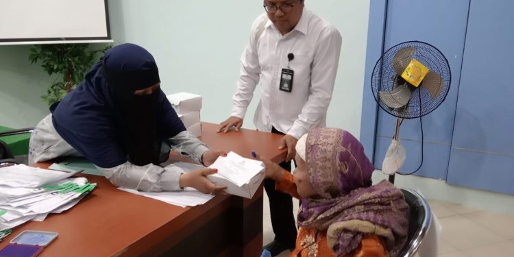 Baznas Kota Banjarmasin Bagikan Uang Tunai Kepada 700 Duafa