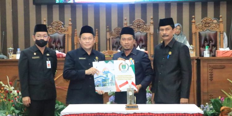 PARIPURNA PENGAMBILAN KEPUTUSAN TERHADAP 3 BUAH RAPERDA