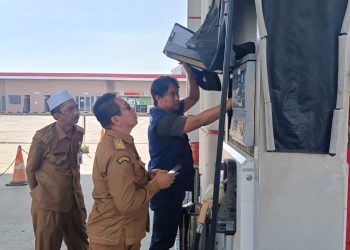Diskumdagri Tanah Bumbu Lakukan Pengawasan Distribusi BBM di SPBU Jelang Nataru