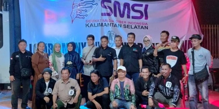 Misbad dan Firdaus Juara Lomba Menyanyi Antar Wartawan Piala SMSI Kalsel 2023