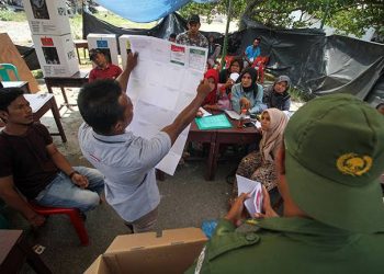 Berat, Segini Banyaknya Kertas Suara yang Dihitung Petugas Tiap TPS di Kalsel Usai Pencoblosan, Pemilu Lalu 894 Meninggal