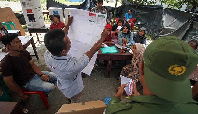 Berat, Segini Banyaknya Kertas Suara yang Dihitung Petugas Tiap TPS di Kalsel Usai Pencoblosan, Pemilu Lalu 894 Meninggal