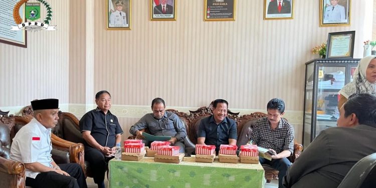 Anggota Bapemperda DPRD Tanbu Bahas Rencana Kegiatan di Februari Mendatang