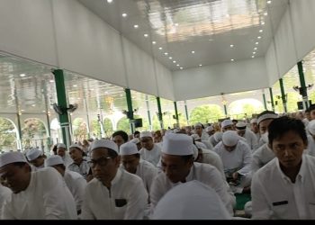 Ambo Sakka Pimpin Sholat Dhuha Berjamaah