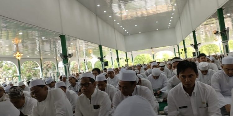 Ambo Sakka Pimpin Sholat Dhuha Berjamaah