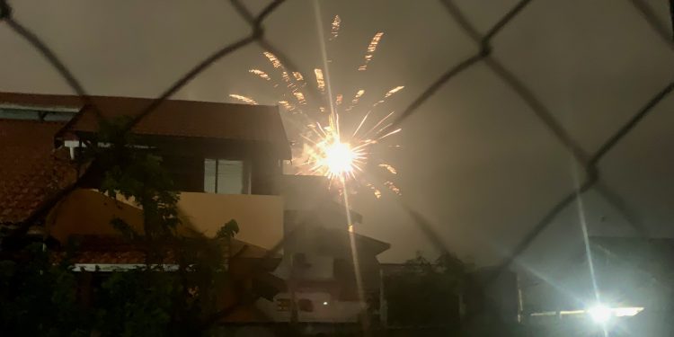 Walau Dilarang, Pesta Kembang Api Tetap Hiasi Langit Banjarmasin di Malam Akhir 2023