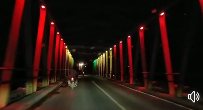 Sejumlah Jembatan di Tanah Bumbu Terang Benderang pada Malam Hari