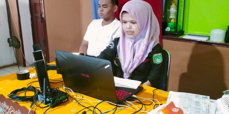 102 Warga Simpang Empat Nikmati Layanan “Jempot Bola” Perekaman E-KTP