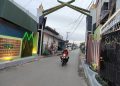 Pintu Gerbang Desa Bersujud Terkesan Mewah pada Malam Hari