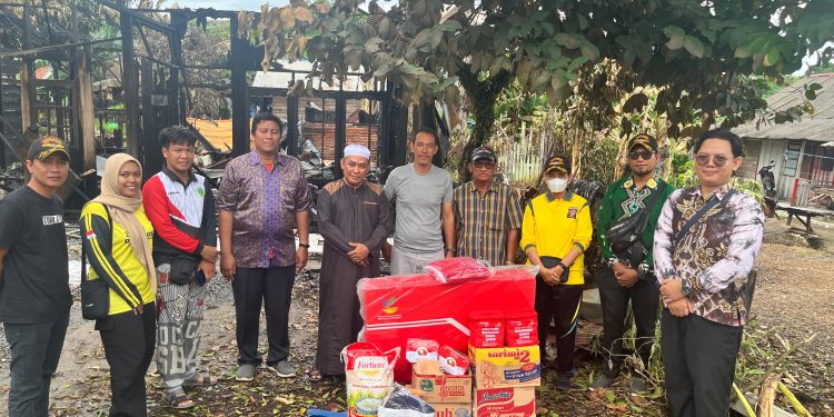 Pemkab Tanah Bumbu Berikan Bantuan Korban Kebakaran di Desa Sungai Danau