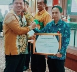 Dalam Pencapaian Output dan Fisik DAK 2023 : Hendra Wardani: Tanah Bumbu Terbaik I se- Kalimantan Selatan.