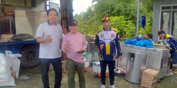 Dinas Sosial Tanah Bumbu Dirikan Dapur Umum untuk Korban Banjir Karang Bintang