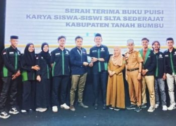 KPMTBKSM Serahkan Hadiah Pemenangan Lomba Puisi Serta Cinderamat Untuk Dispersip dan RSB Tanah Bumbu