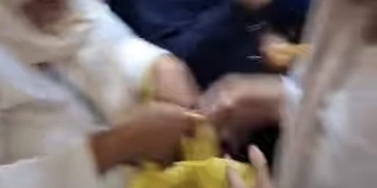 Nitizen Banjar Nyeleneh, Minta Spill Siapa Acil di Video Viral Rusuh Rebutan Makanan di Gedung Mahligai