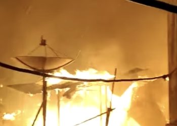 Ada Sarang Walet Seperempat Kampung Terbakar, Kengerian Kobaran Api di Pasar Baru Pulangpisau Diabadikan Yutuber