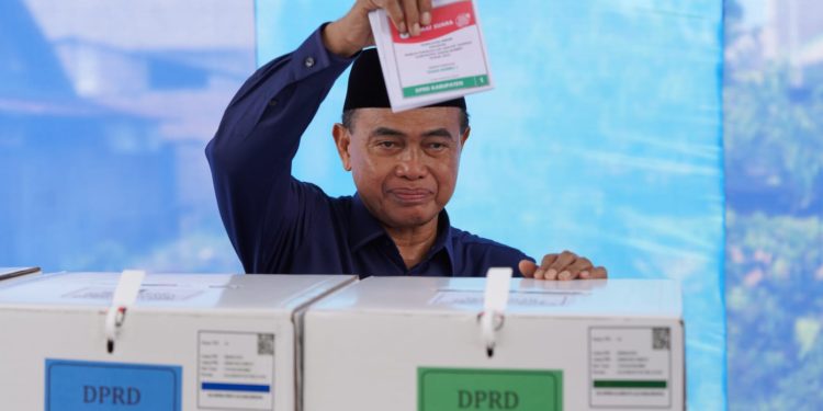 Pemilu 2024, Bupati Zairullah Nyoblos di TPS 16 Desa Bersujud