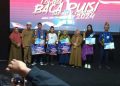Dispersip Tanah Bumbu Serahkan Hadiah Lomba Puisi Kategori Umum dan Pelajar
