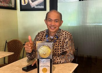 Wakili Bupati Tanah Bumbu,Sekda Dr. Ambo Terima Adipura 2023