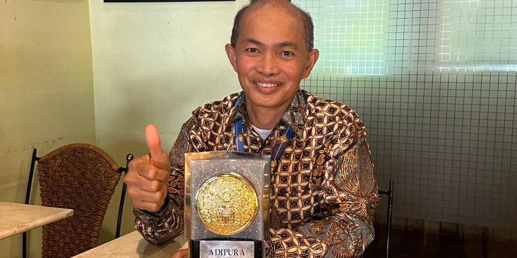 Wakili Bupati Tanah Bumbu,Sekda Dr. Ambo Terima Adipura 2023