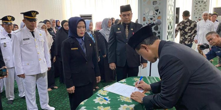 Bupati Tanah Bumbu Lantik Erly dan Lia Hamita Jadi Kepala Dinas, Lima Camat Bergeser