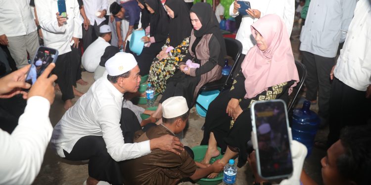 Gerakan Mencuci Kaki Ibu Jangan Dilakukan Pada Ramadhan Saja