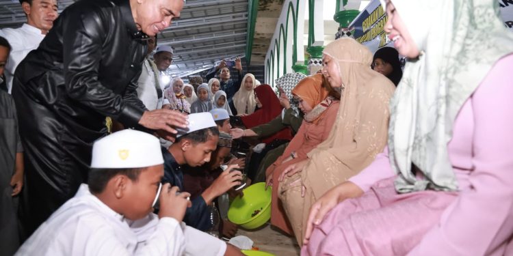 Gerakan Cuci Kaki Ibu Difasilitasi Disdik Kabupaten Tanah Bumbu