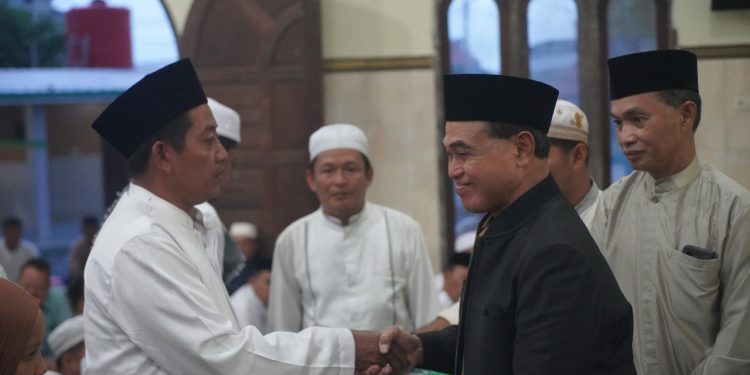 Warga Antusias Sambut Safari Ramadan Bupati Zairullah Azhar