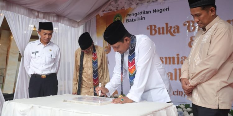 Dirjen Badilum Mahkamah Agung RI Resmikan Renovasi Mushola Al Hakim Pengadilan Negeri Batulicin