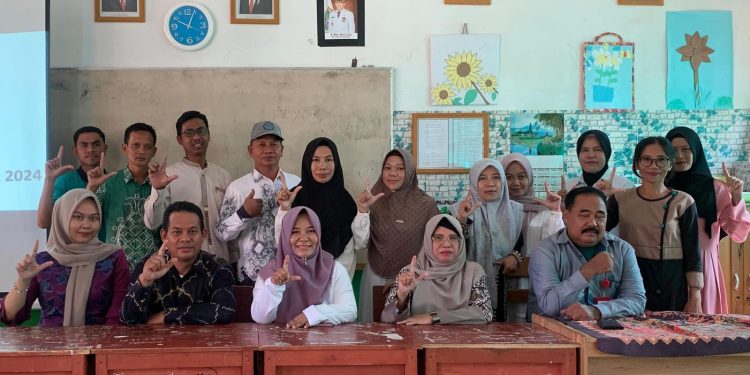 DLH Tanah Bumbu Berikan Pembinaan Sekolah Adiwiyata
