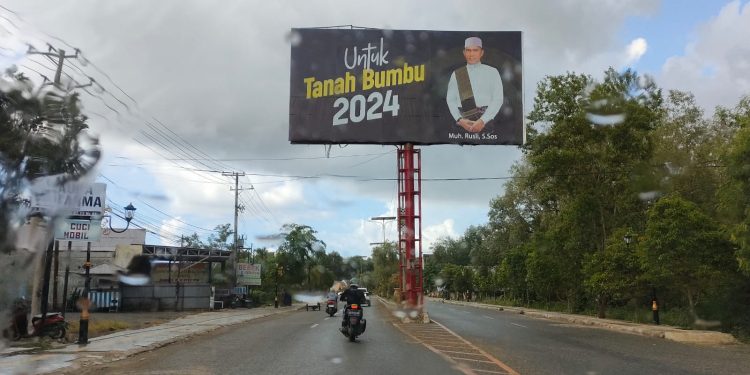 Baliho Terpampang di Sejumlah Sudut Jalan, Muh Rusli : Saya Siap Maju Pilkada Tanah Bumbu