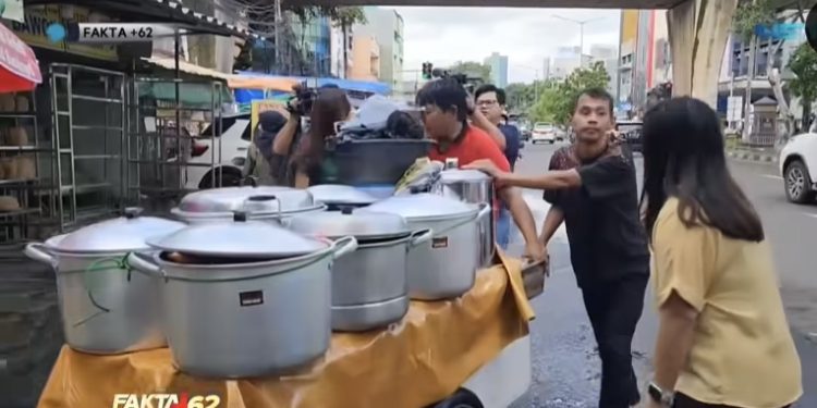 Dijuluki Kolak Viral+62 Karena Larisnya yang Gak Umum, Bikin Geleng Geleng Kepala