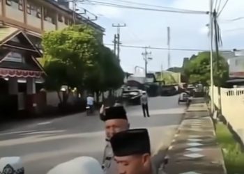 Viral, Niat Korps Polisi Ini Bagikan Takjil, ee Pengendara Ngacir Semua