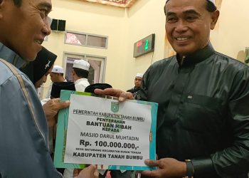 Hari Kedua Safari Ramadhan, Abah Zairullah Kunjungi Desa Batarang di Kusan Tengah