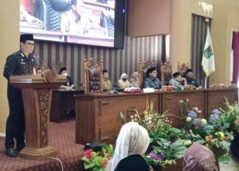 Jawaban Bupati tentang Dua Buah Raperda di Tanah Bumbu