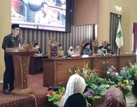 Jawaban Bupati tentang Dua Buah Raperda di Tanah Bumbu