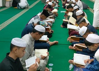 Minggu, Abah Zairullah Buka Puasa dengan Anak Yatim di Kediaman Pribadinya