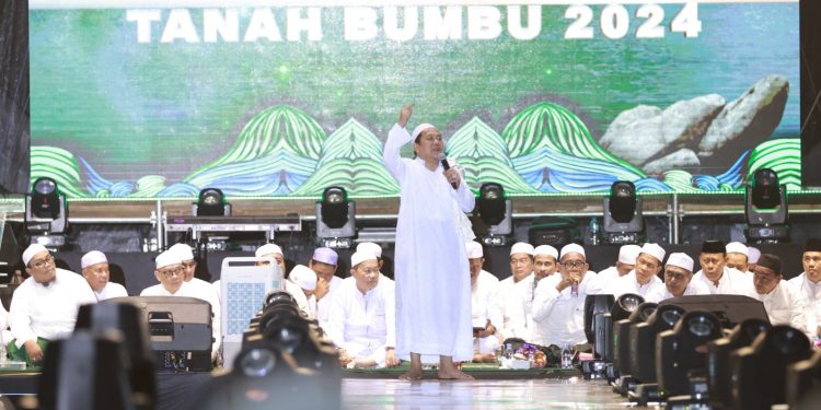 Ribuan Masyarakat Hadiri Tabligh Akbar di Pesta Pantai Mappanre Ri Tasi’e