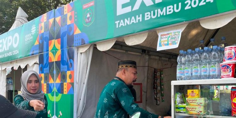 DLH Sosialisasikan Tertib Kelola Sampah Kepedagang di Expo Mappanre Ri Tasi’e